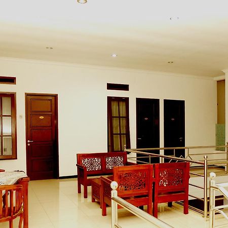 Oyo 350 D' Maktab Homestay Syariah Malang Eksteriør bilde