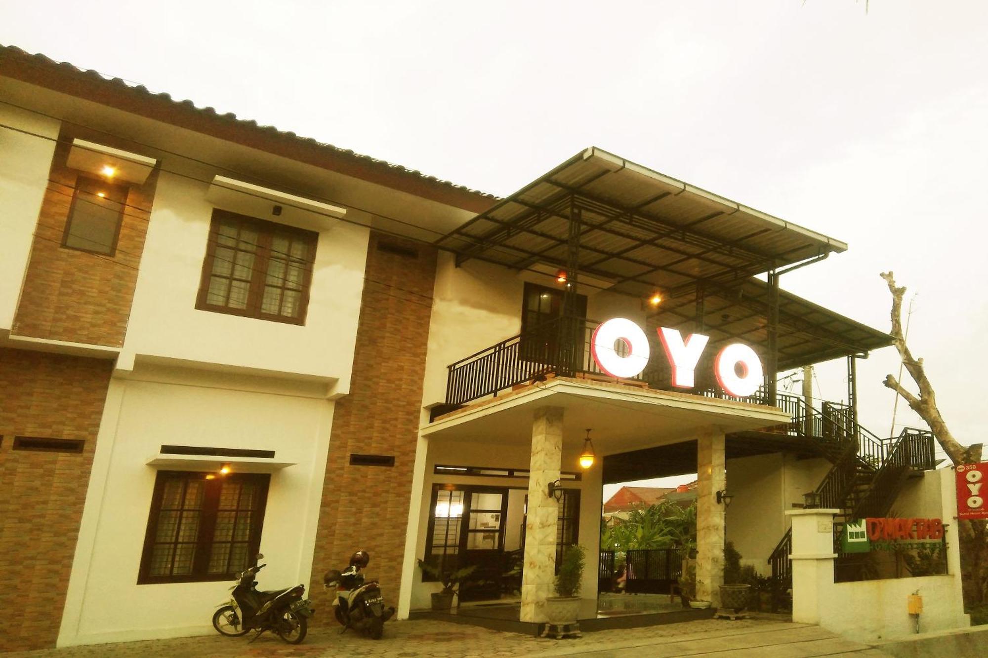 Oyo 350 D' Maktab Homestay Syariah Malang Eksteriør bilde